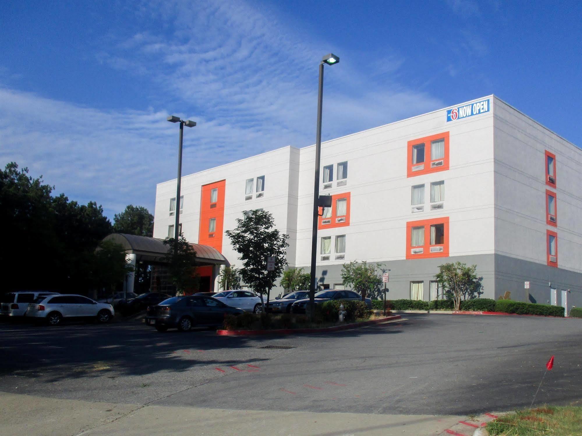 Budgetel Inns & Suites - Atlanta Galleria Stadium Смирна Экстерьер фото