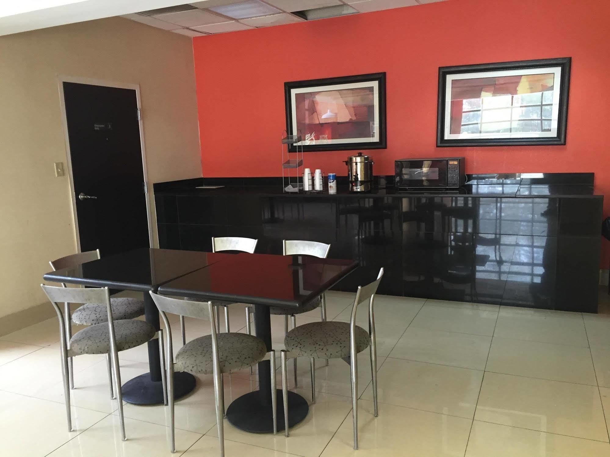 Budgetel Inns & Suites - Atlanta Galleria Stadium Смирна Экстерьер фото