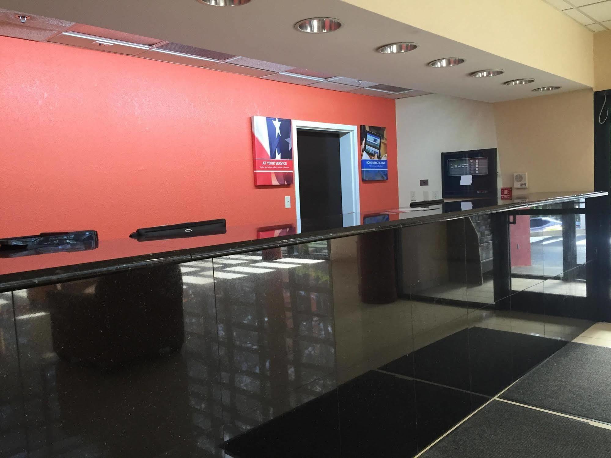 Budgetel Inns & Suites - Atlanta Galleria Stadium Смирна Экстерьер фото