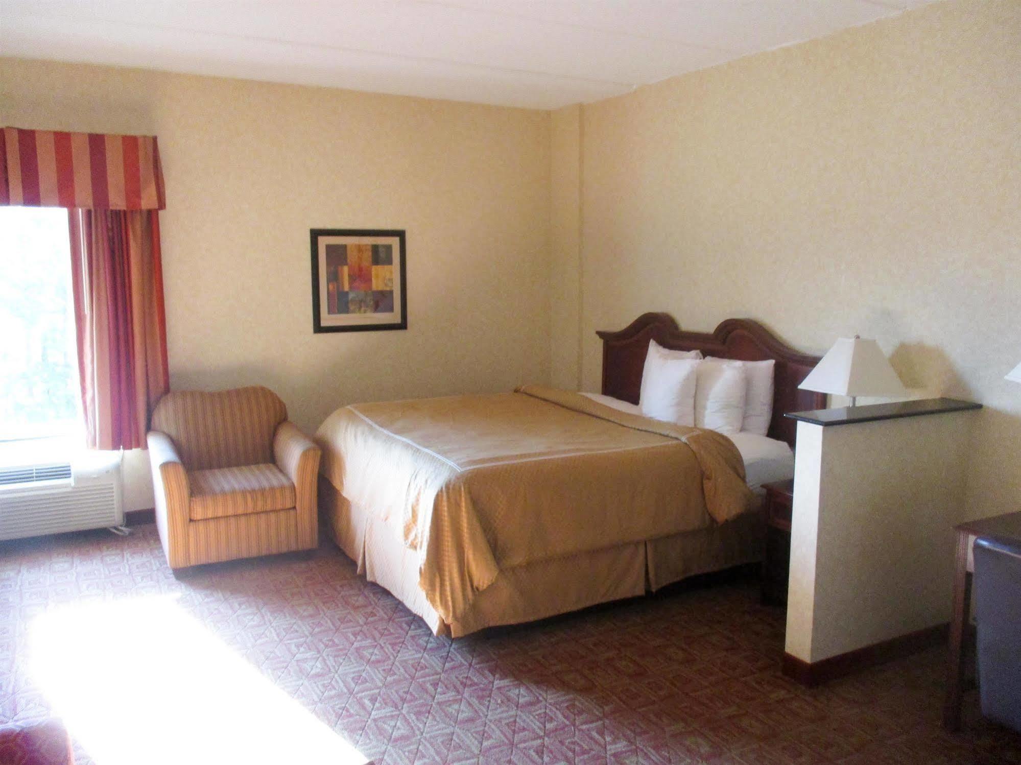 Budgetel Inns & Suites - Atlanta Galleria Stadium Смирна Экстерьер фото