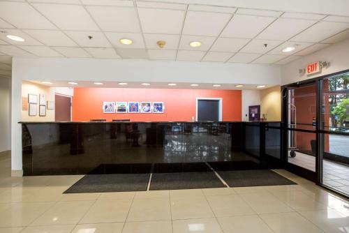 Budgetel Inns & Suites - Atlanta Galleria Stadium Смирна Экстерьер фото